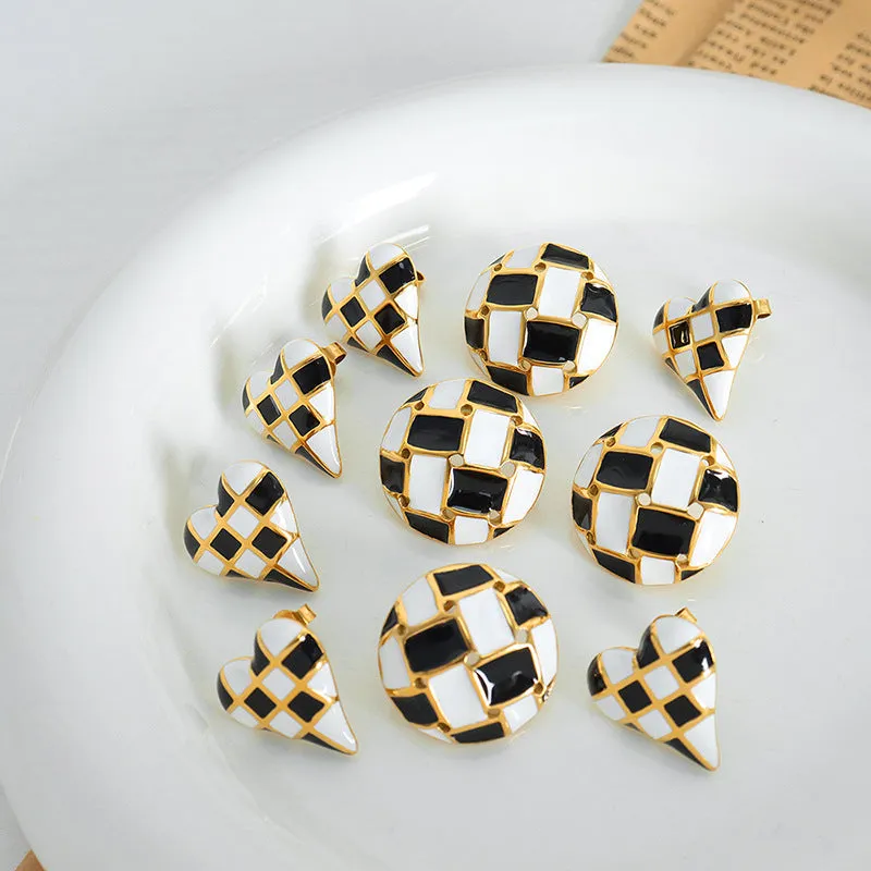 18K gold novel trendy heart-shaped/circular with black and white plaid design all-match earrings