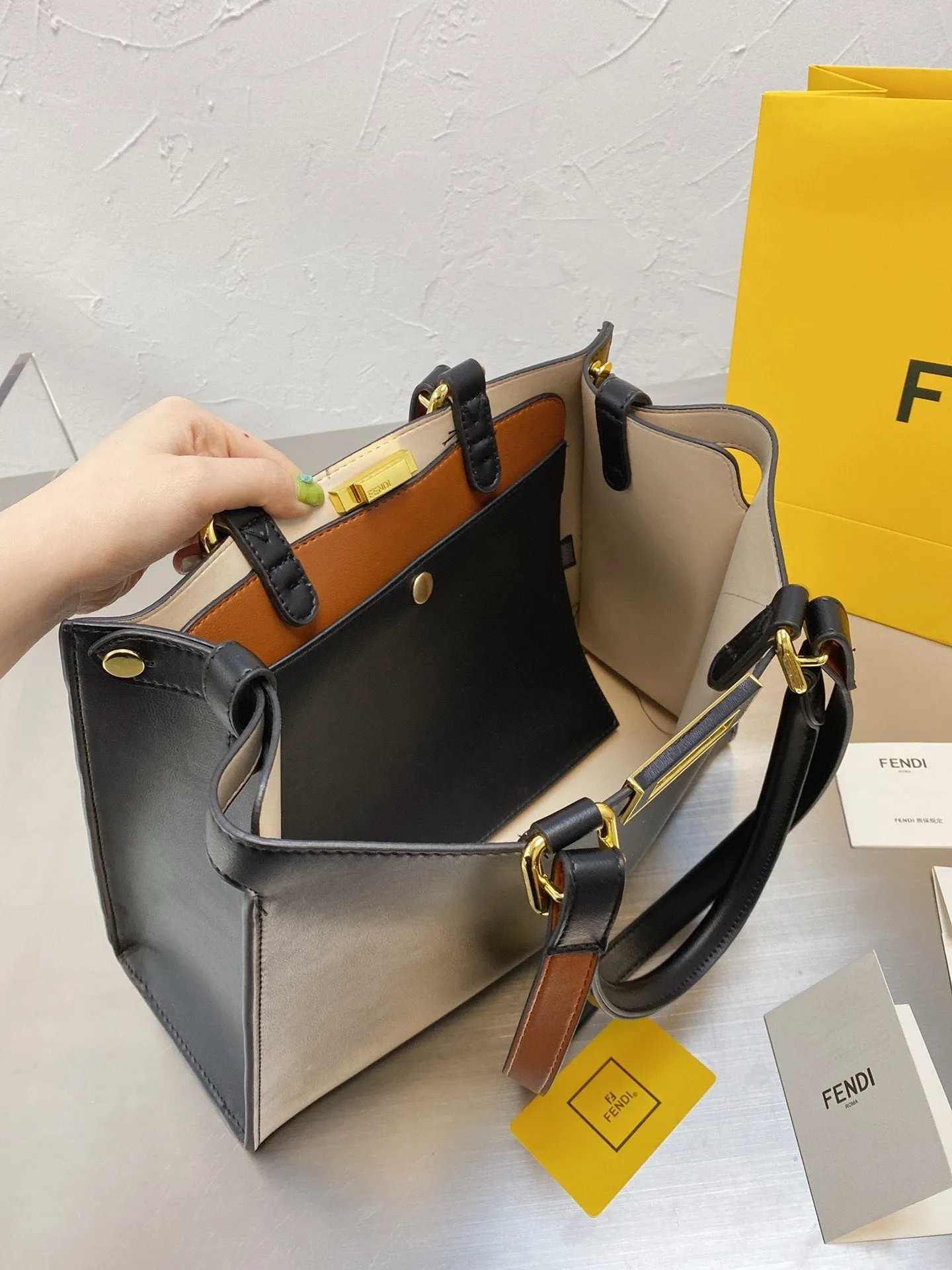 EN   Designer bags by Fendi 139