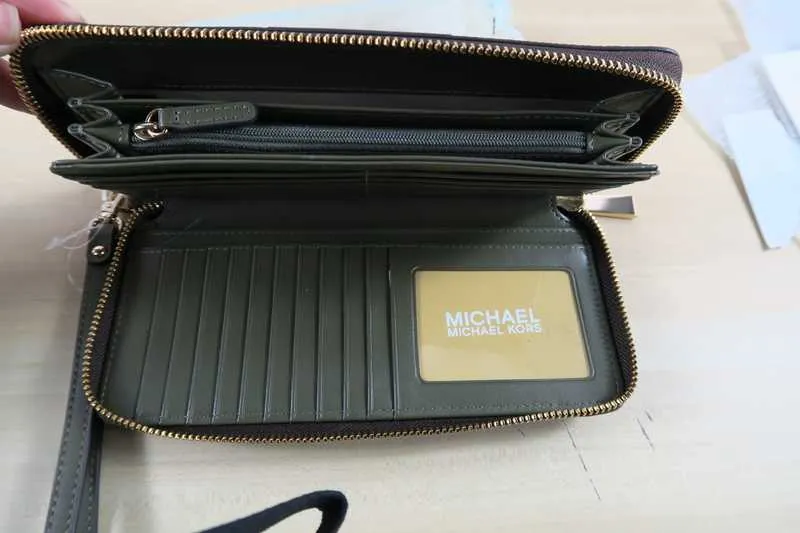 Logo Stripe Continental Wristlet